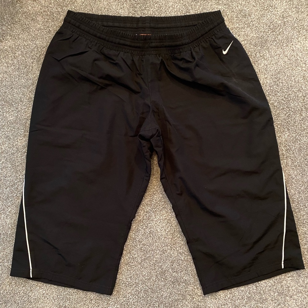 Women's Nike nylon capris...size large